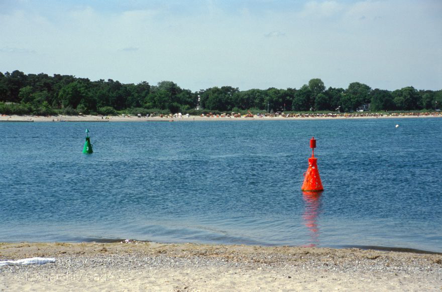 Scharbeutz
Juni 2003. Schleswig-Holstein. Ostsee. bei Scharbeutz. Strand. Boje. Meer.
Schlüsselwörter: Deutschland;Germany;Ostseeküste;Scharbeutz;2003;Schleswig-Holstein