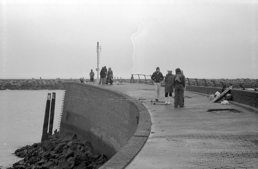 Niederlande. Scheveningen. Hafen
1978. Niederlande. Holland. Scheveningen. Hafen
Schlüsselwörter: Den Haag;Hafen;Holland;Niederlande;Scheveningen