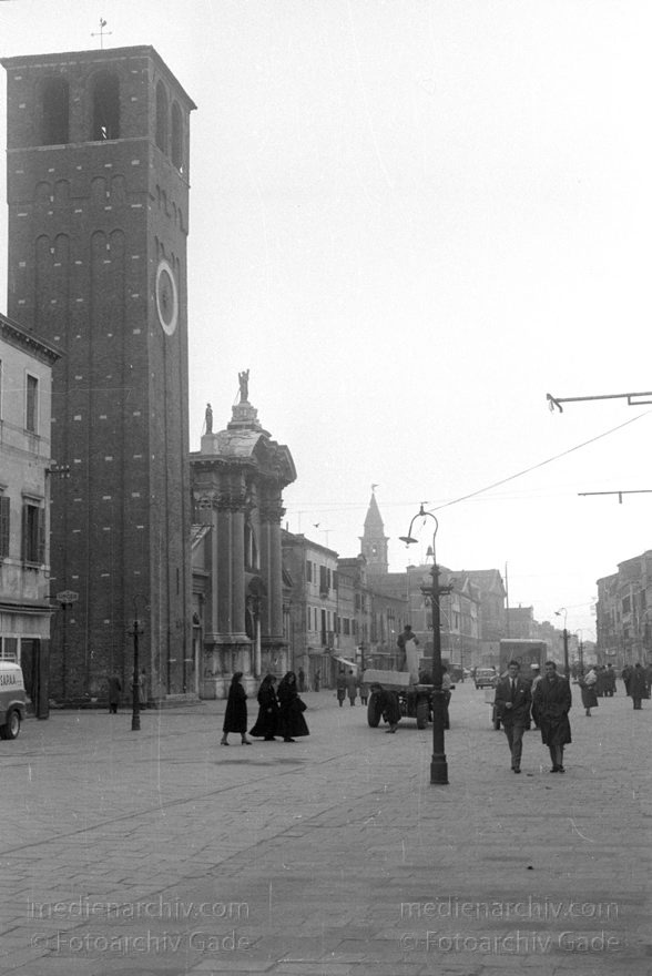 1950er. Italien. Provinz Venedig. Region Venetien. Chioggia
1950er. Italien. Provinz Venedig. Region Venetien - Italia. Venezia - Italy. Venice. Lagune. Chioggia
Schlüsselwörter: 1950er;Chioggia;Italia;Italien;Italy;Venedig;Venetien;Venezia;Venice