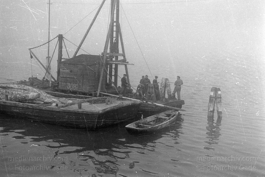 1950er. Italien. Provinz Venedig. Region Venetien. Chioggia
1950er. Italien. Provinz Venedig. Region Venetien - Italia. Venezia - Italy. Venice. Lagune. Chioggia
Schlüsselwörter: 1950er;Chioggia;Italia;Italien;Italy;Venedig;Venetien;Venezia;Venice