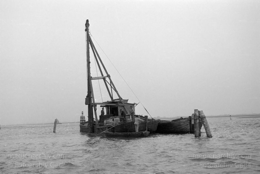 1950er. Italien. Provinz Venedig. Region Venetien
1950er. Italien. Provinz Venedig. Region Venetien - Italia. Venezia - Italy. Venice
Schlüsselwörter: 1950er;Italia;Italien;Italy;Venedig;Venetien;Venezia;Venice
