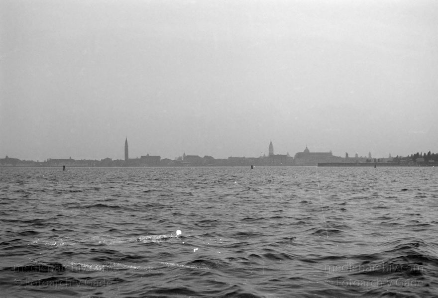 1950er. Italien. Provinz Venedig. Region Venetien
1950er. Italien. Provinz Venedig. Region Venetien - Italia. Venezia - Italy. Venice
Schlüsselwörter: 1950er;Italia;Italien;Italy;Venedig;Venetien;Venezia;Venice