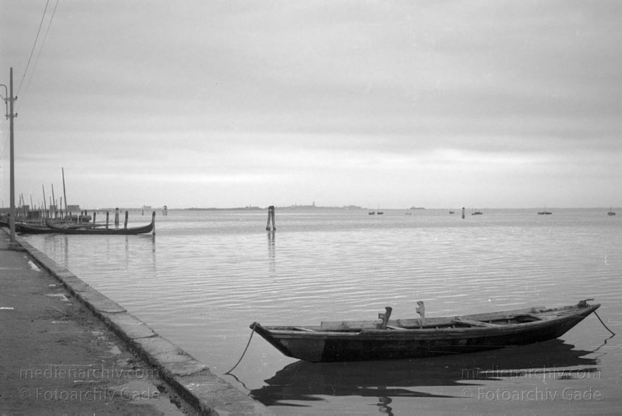 1950er. Italien. Provinz Venedig. Region Venetien
1950er. Italien. Provinz Venedig. Region Venetien - Italia. Venezia - Italy. Venice
Schlüsselwörter: 1950er;Italia;Italien;Italy;Venedig;Venetien;Venezia;Venice