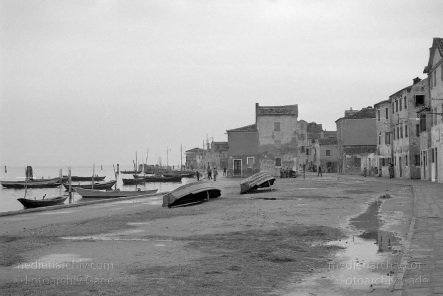 1950er. Italien. Provinz Venedig. Region Venetien
1950er. Italien. Provinz Venedig. Region Venetien - Italia. Venezia - Italy. Venice
Schlüsselwörter: 1950er;Italia;Italien;Italy;Venedig;Venetien;Venezia;Venice