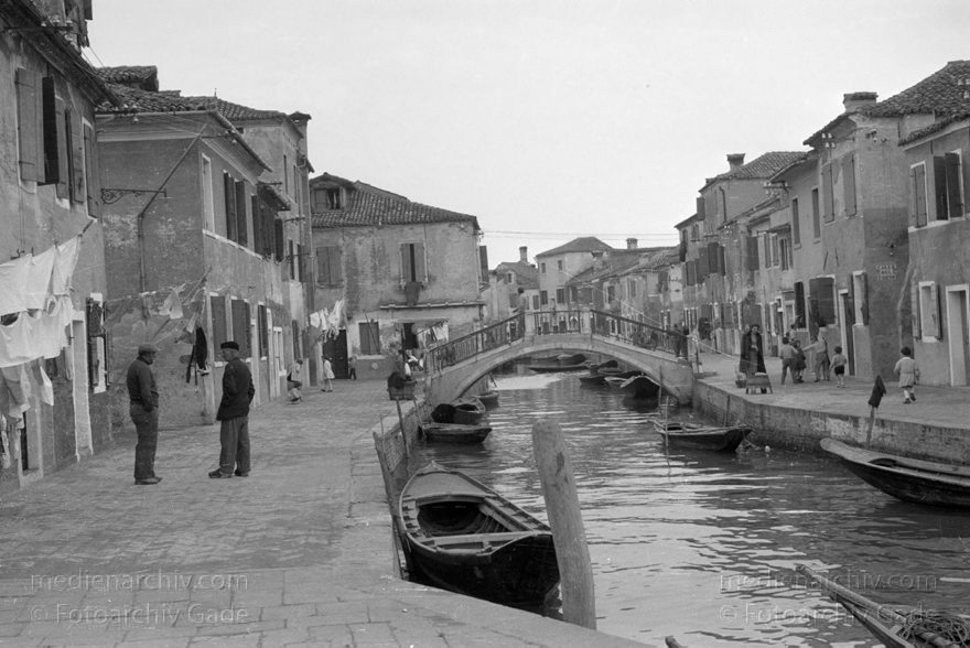 1950er. Italien. Provinz Venedig. Region Venetien
1950er. Italien. Provinz Venedig. Region Venetien - Italia. Venezia - Italy. Venice
Schlüsselwörter: 1950er;Italia;Italien;Italy;Venedig;Venetien;Venezia;Venice
