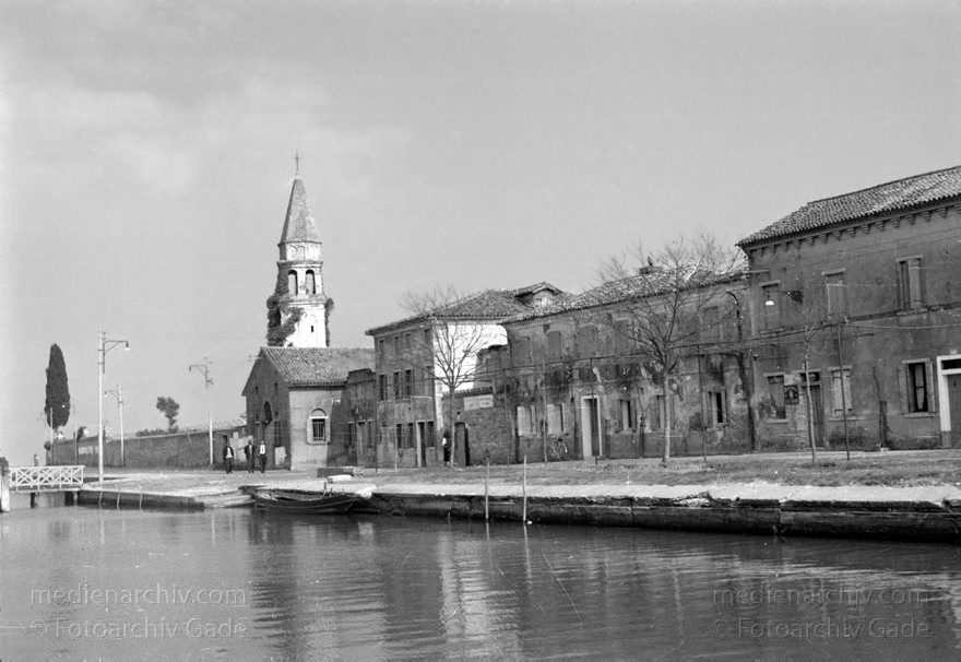 1950er. Italien. Provinz Venedig. Region Venetien. Torcello
1950er. Italien. Provinz Venedig. Region Venetien - Italia. Venezia - Italy. Venice. Lagune. Torcello
Schlüsselwörter: 1950er;Italia;Italien;Italy;Torcello;Venedig;Venetien;Venezia;Venice