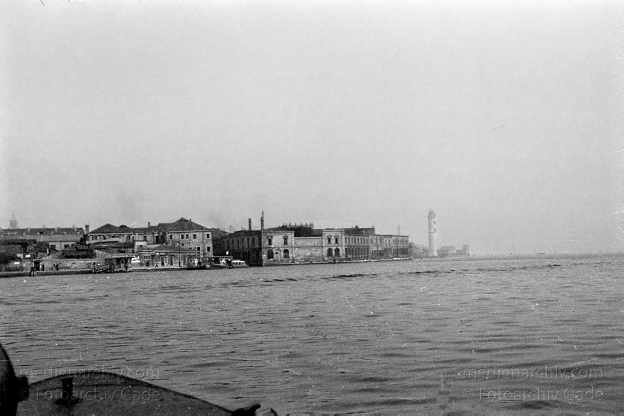 1950er. Italien. Provinz Venedig. Region Venetien
1950er. Italien. Provinz Venedig. Region Venetien - Italia. Venezia - Italy. Venice
Schlüsselwörter: 1950er;Italia;Italien;Italy;Venedig;Venetien;Venezia;Venice