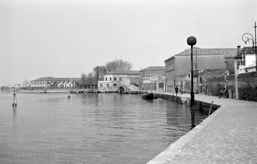 1950er. Italien. Provinz Venedig. Region Venetien
1950er. Italien. Provinz Venedig. Region Venetien - Italia. Venezia - Italy. Venice
Schlüsselwörter: 1950er;Italia;Italien;Italy;Venedig;Venetien;Venezia;Venice