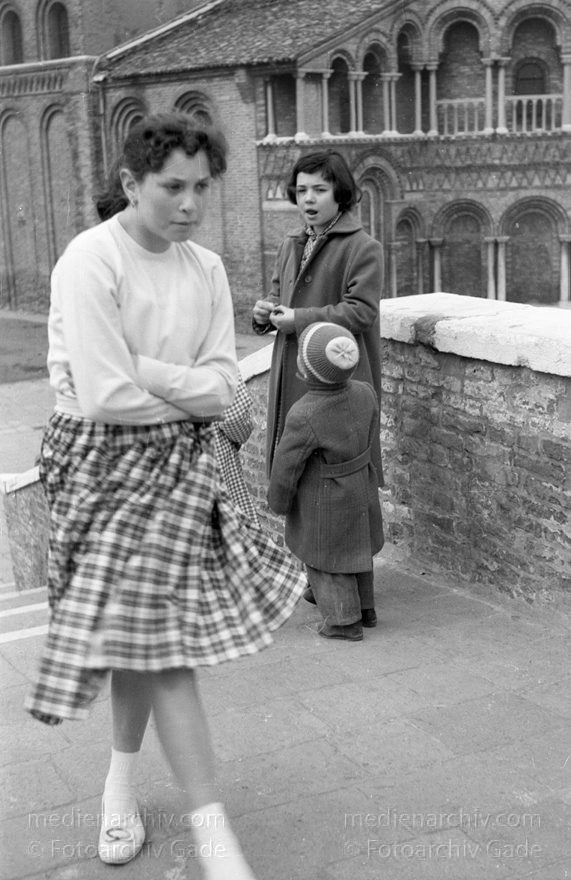 1950er. Italien. Provinz Venedig. Region Venetien
1950er. Italien. Provinz Venedig. Region Venetien - Italia. Venezia - Italy. Venice
Schlüsselwörter: 1950er;Italia;Italien;Italy;Venedig;Venetien;Venezia;Venice