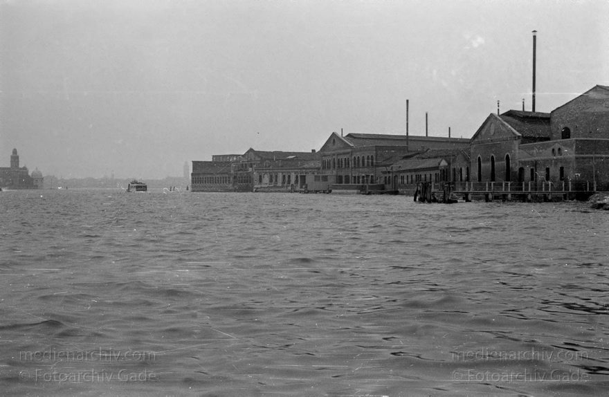 1950er. Italien. Provinz Venedig. Region Venetien
1950er. Italien. Provinz Venedig. Region Venetien - Italia. Venezia - Italy. Venice
Schlüsselwörter: 1950er;Italia;Italien;Italy;Venedig;Venetien;Venezia;Venice