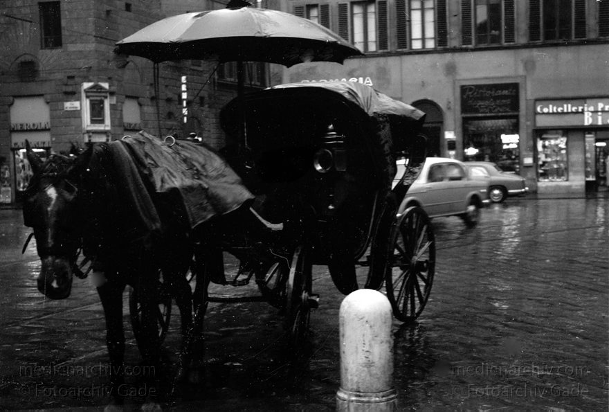 1950er. Italien. Toskana. Florenz
1950er. Italien. Toskana. Florenz. Italia. Toscana. Firenze. Italy. Tuscany. Florence
Schlüsselwörter: 1950er;Firenze;Florence;Florenz;Italia;Italien;Italy;Toscana;Toskana;Tuscany