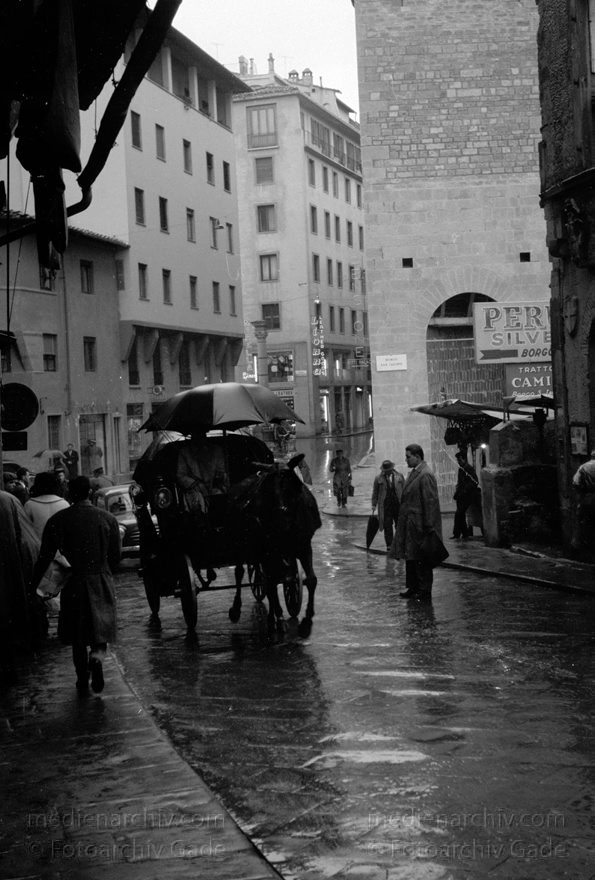 1950er. Italien. Toskana. Florenz
1950er. Italien. Toskana. Florenz. Italia. Toscana. Firenze. Italy. Tuscany. Florence
Schlüsselwörter: 1950er;Firenze;Florence;Florenz;Italia;Italien;Italy;Toscana;Toskana;Tuscany