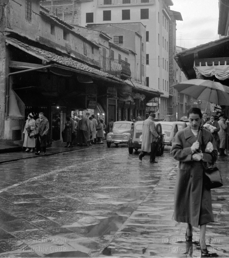 1950er. Italien. Toskana. Florenz
1950er. Italien. Toskana. Florenz. Italia. Toscana. Firenze. Italy. Tuscany. Florence
Schlüsselwörter: 1950er;Firenze;Florence;Florenz;Italia;Italien;Italy;Toscana;Toskana;Tuscany