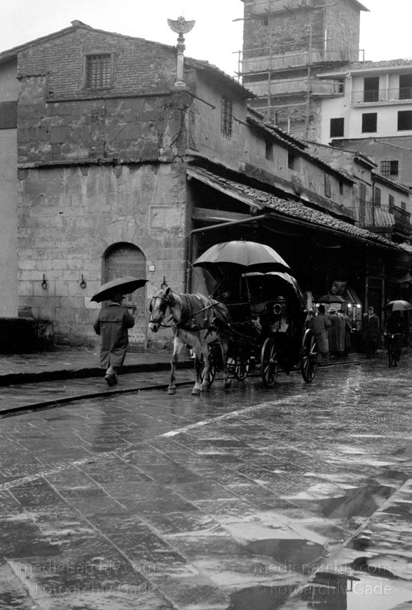 1950er. Italien. Toskana. Florenz
1950er. Italien. Toskana. Florenz. Italia. Toscana. Firenze. Italy. Tuscany. Florence
Schlüsselwörter: 1950er;Firenze;Florence;Florenz;Italia;Italien;Italy;Toscana;Toskana;Tuscany