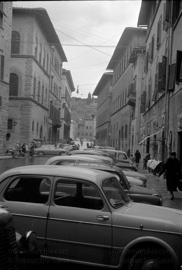 1950er. Italien. Toskana. Florenz
1950er. Italien. Toskana. Florenz. Italia. Toscana. Firenze. Italy. Tuscany. Florence
Schlüsselwörter: 1950er;Firenze;Florence;Florenz;Italia;Italien;Italy;Toscana;Toskana;Tuscany