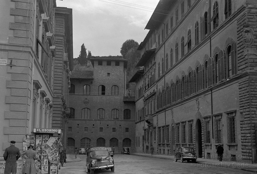 1950er. Italien. Toskana. Florenz
1950er. Italien. Toskana. Florenz. Italia. Toscana. Firenze. Italy. Tuscany. Florence
Schlüsselwörter: 1950er;Firenze;Florence;Florenz;Italia;Italien;Italy;Toscana;Toskana;Tuscany