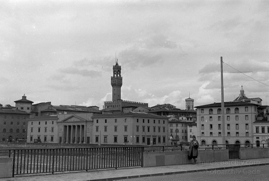 1950er. Italien. Toskana. Florenz
1950er. Italien. Toskana. Florenz. Italia. Toscana. Firenze. Italy. Tuscany. Florence
Schlüsselwörter: 1950er;Firenze;Florence;Florenz;Italia;Italien;Italy;Toscana;Toskana;Tuscany