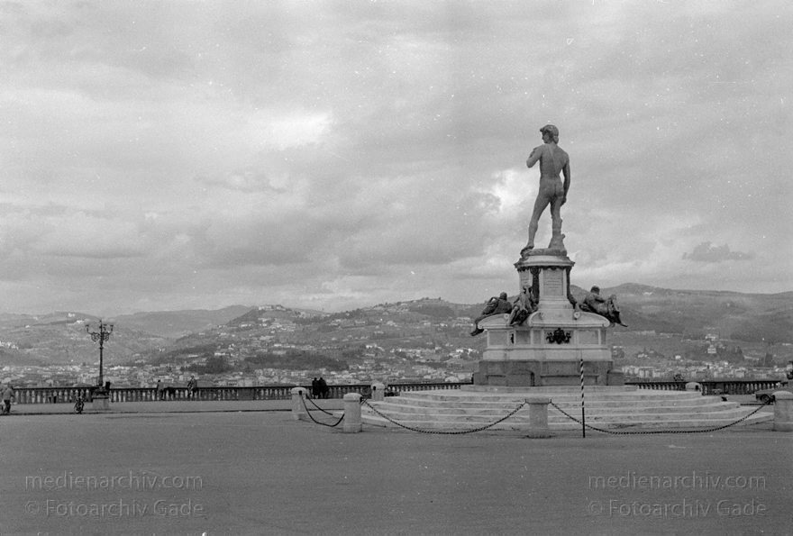 1950er. Italien. Toskana. Florenz
1950er. Italien. Toskana. Florenz. Italia. Toscana. Firenze. Italy. Tuscany. Florence
Schlüsselwörter: 1950er;Firenze;Florence;Florenz;Italia;Italien;Italy;Toscana;Toskana;Tuscany