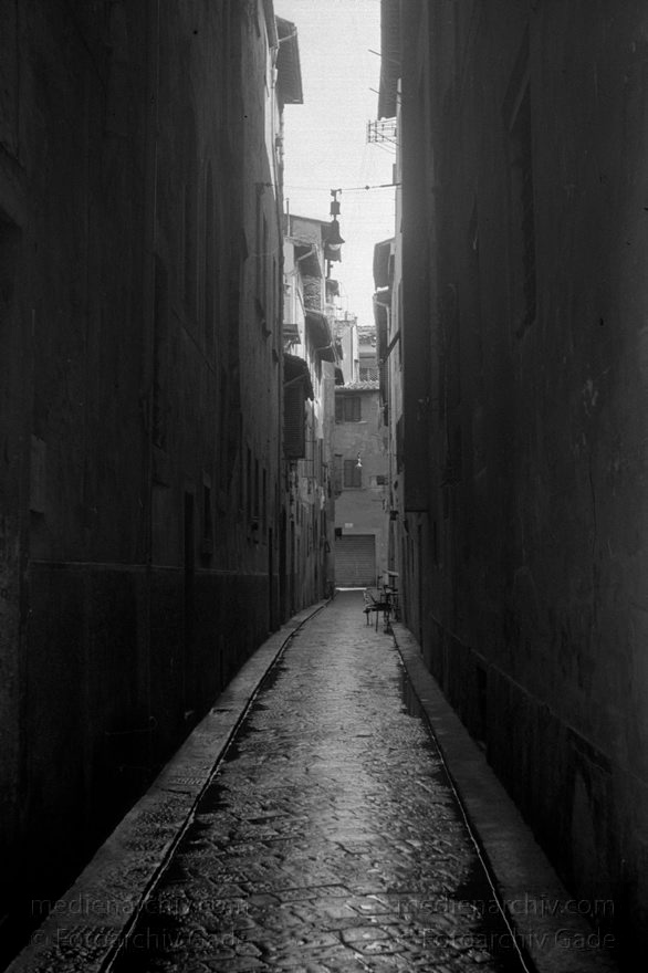 1950er. Italien. Toskana. Florenz
1950er. Italien. Toskana. Florenz. Italia. Toscana. Firenze. Italy. Tuscany. Florence
Schlüsselwörter: 1950er;Firenze;Florence;Florenz;Italia;Italien;Italy;Toscana;Toskana;Tuscany