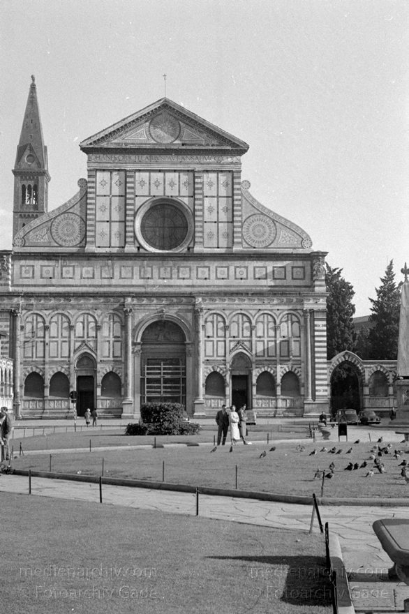 1950er. Italien. Toskana. Florenz
1950er. Italien. Toskana. Florenz. Italia. Toscana. Firenze. Italy. Tuscany. Florence
Schlüsselwörter: 1950er;Firenze;Florence;Florenz;Italia;Italien;Italy;Toscana;Toskana;Tuscany