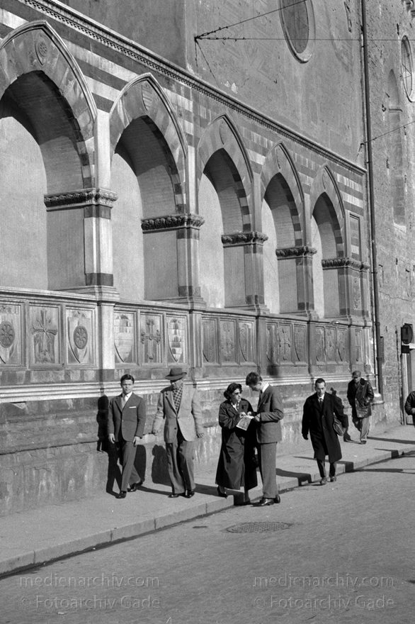 1950er. Italien. Toskana. Florenz
1950er. Italien. Toskana. Florenz. Italia. Toscana. Firenze. Italy. Tuscany. Florence
Schlüsselwörter: 1950er;Firenze;Florence;Florenz;Italia;Italien;Italy;Toscana;Toskana;Tuscany