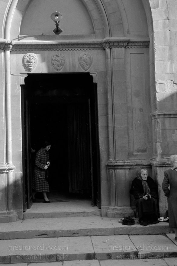 1950er. Italien. Toskana. Florenz
1950er. Italien. Toskana. Florenz. Italia. Toscana. Firenze. Italy. Tuscany. Florence
Schlüsselwörter: 1950er;Firenze;Florence;Florenz;Italia;Italien;Italy;Toscana;Toskana;Tuscany