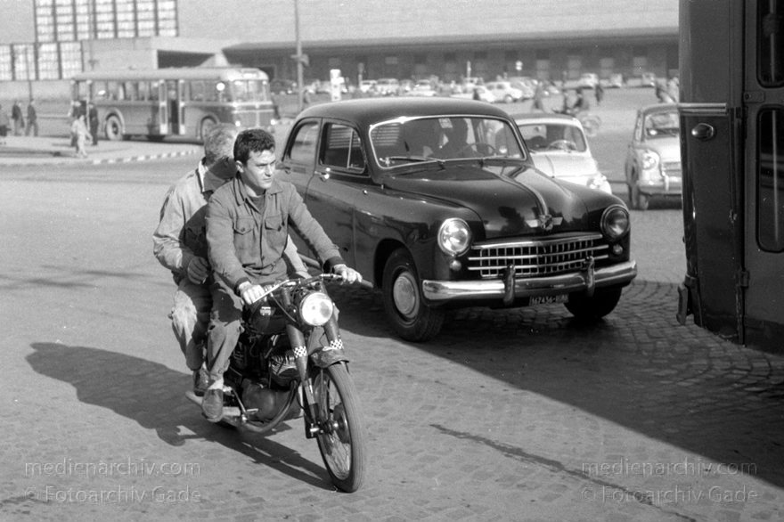 1950er. Italien. Toskana. Florenz
1950er. Italien. Toskana. Florenz. Italia. Toscana. Firenze. Italy. Tuscany. Florence
Schlüsselwörter: 1950er;Firenze;Florence;Florenz;Italia;Italien;Italy;Toscana;Toskana;Tuscany