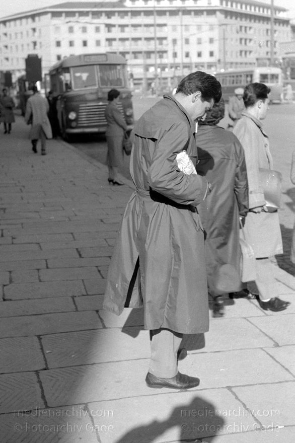 1950er. Italien. Toskana. Florenz
1950er. Italien. Toskana. Florenz. Italia. Toscana. Firenze. Italy. Tuscany. Florence
Schlüsselwörter: 1950er;Firenze;Florence;Florenz;Italia;Italien;Italy;Toscana;Toskana;Tuscany
