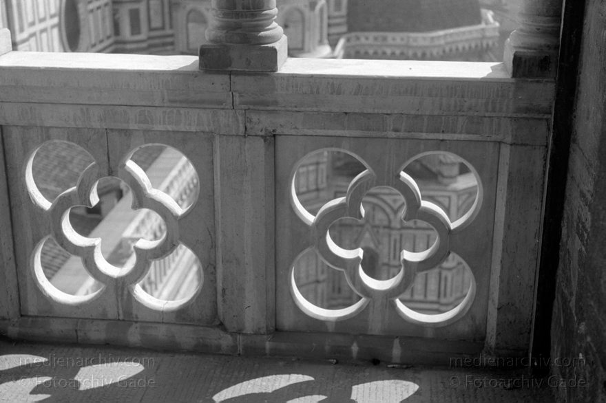 1950er. Italien. Toskana. Florenz
1950er. Italien. Toskana. Florenz. Italia. Toscana. Firenze. Italy. Tuscany. Florence
Schlüsselwörter: 1950er;Firenze;Florence;Florenz;Italia;Italien;Italy;Toscana;Toskana;Tuscany