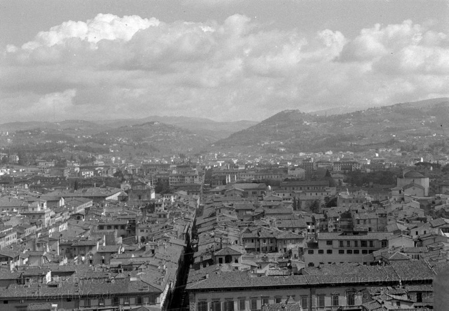 1950er. Italien. Toskana. Florenz
1950er. Italien. Toskana. Florenz. Italia. Toscana. Firenze. Italy. Tuscany. Florence
Schlüsselwörter: 1950er;Firenze;Florence;Florenz;Italia;Italien;Italy;Toscana;Toskana;Tuscany