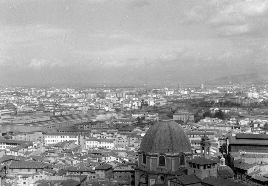 1950er. Italien. Toskana. Florenz
1950er. Italien. Toskana. Florenz. Italia. Toscana. Firenze. Italy. Tuscany. Florence
Schlüsselwörter: 1950er;Firenze;Florence;Florenz;Italia;Italien;Italy;Toscana;Toskana;Tuscany