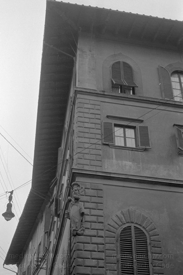 1950er. Italien. Toskana. Florenz
1950er. Italien. Toskana. Florenz. Italia. Toscana. Firenze. Italy. Tuscany. Florence
Schlüsselwörter: 1950er;Firenze;Florence;Florenz;Italia;Italien;Italy;Toscana;Toskana;Tuscany