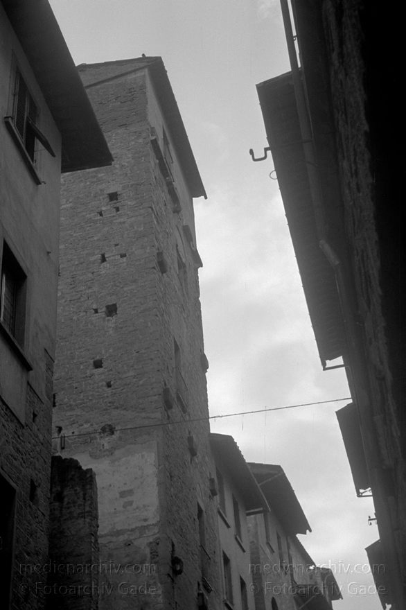 1950er. Italien. Toskana. Florenz
1950er. Italien. Toskana. Florenz. Italia. Toscana. Firenze. Italy. Tuscany. Florence
Schlüsselwörter: 1950er;Firenze;Florence;Florenz;Italia;Italien;Italy;Toscana;Toskana;Tuscany