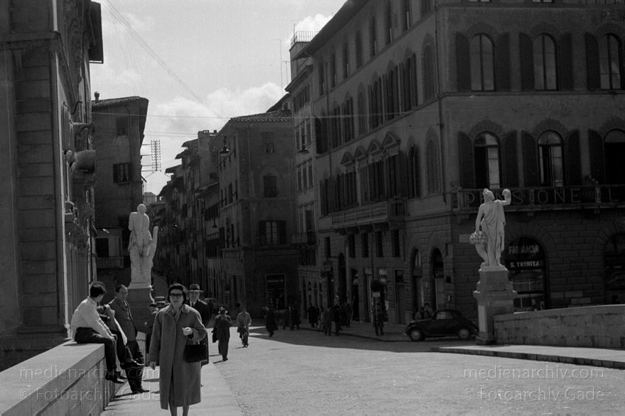 1950er. Italien. Toskana. Florenz
1950er. Italien. Toskana. Florenz. Italia. Toscana. Firenze. Italy. Tuscany. Florence
Schlüsselwörter: 1950er;Firenze;Florence;Florenz;Italia;Italien;Italy;Toscana;Toskana;Tuscany