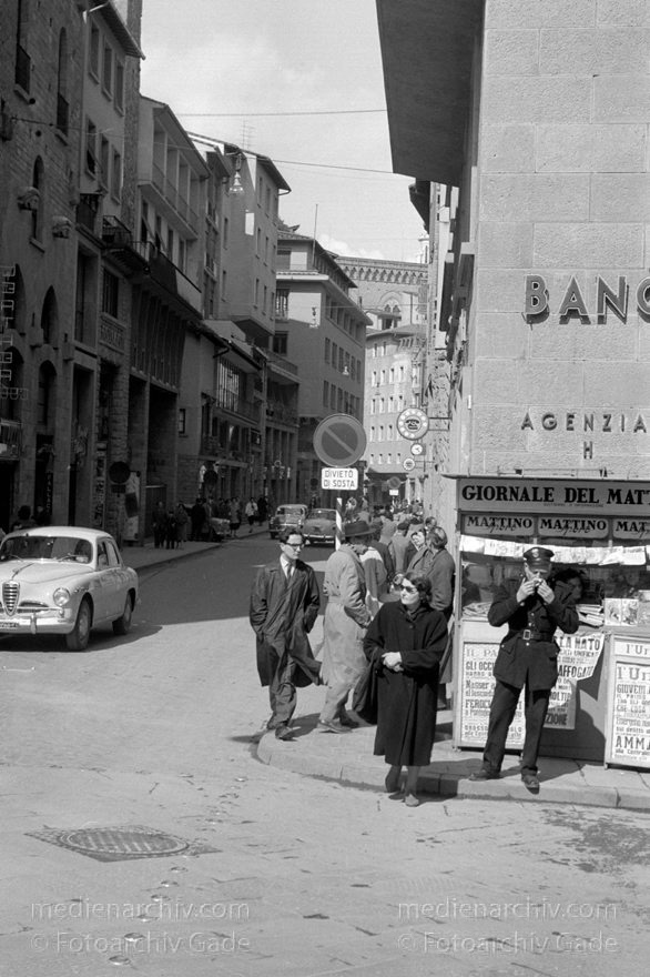 1950er. Italien. Toskana. Florenz
1950er. Italien. Toskana. Florenz. Italia. Toscana. Firenze. Italy. Tuscany. Florence
Schlüsselwörter: 1950er;Firenze;Florence;Florenz;Italia;Italien;Italy;Toscana;Toskana;Tuscany