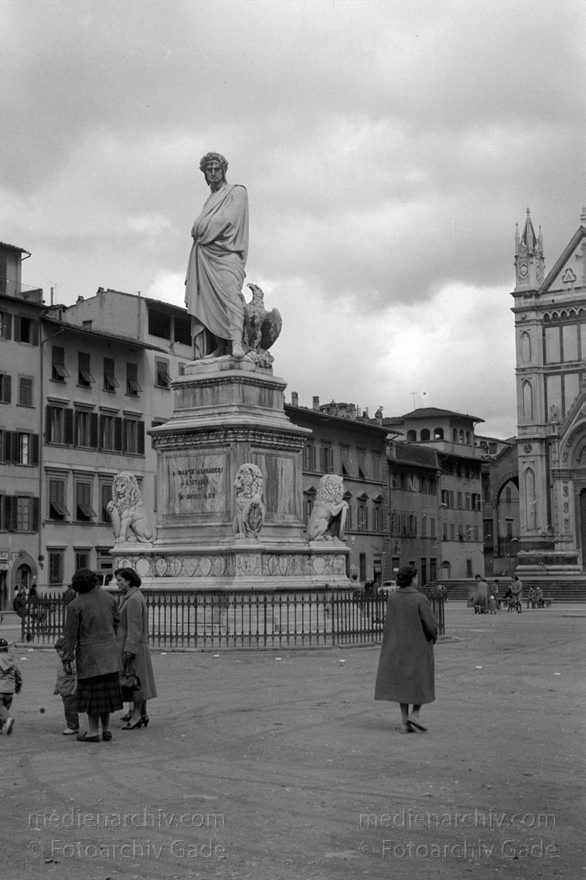 1950er. Italien. Toskana. Florenz
1950er. Italien. Toskana. Florenz. Italia. Toscana. Firenze. Italy. Tuscany. Florence
Schlüsselwörter: 1950er;Firenze;Florence;Florenz;Italia;Italien;Italy;Toscana;Toskana;Tuscany
