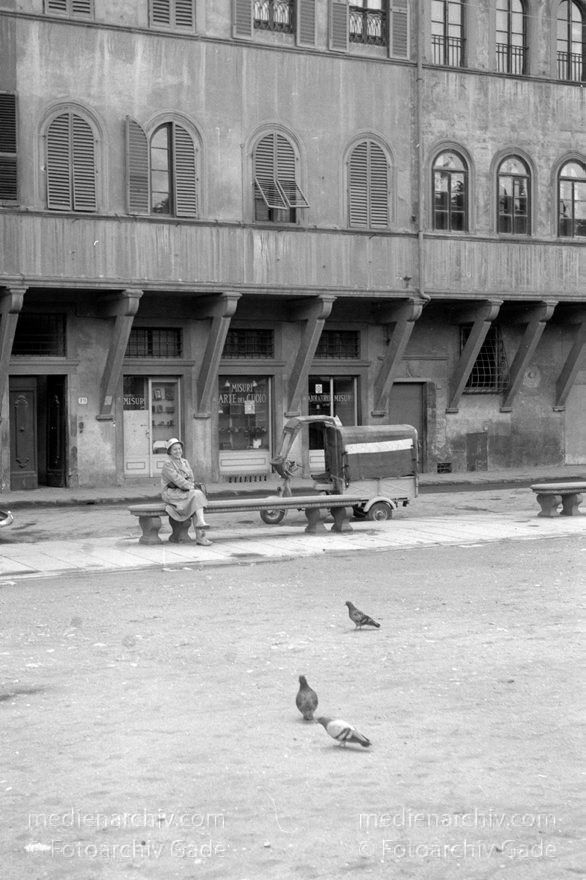 1950er. Italien. Toskana. Florenz
1950er. Italien. Toskana. Florenz. Italia. Toscana. Firenze. Italy. Tuscany. Florence
Schlüsselwörter: 1950er;Firenze;Florence;Florenz;Italia;Italien;Italy;Toscana;Toskana;Tuscany