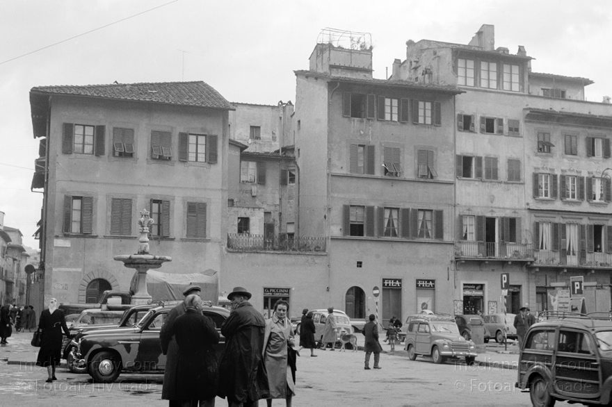 1950er. Italien. Toskana. Florenz
1950er. Italien. Toskana. Florenz. Italia. Toscana. Firenze. Italy. Tuscany. Florence
Schlüsselwörter: 1950er;Firenze;Florence;Florenz;Italia;Italien;Italy;Toscana;Toskana;Tuscany