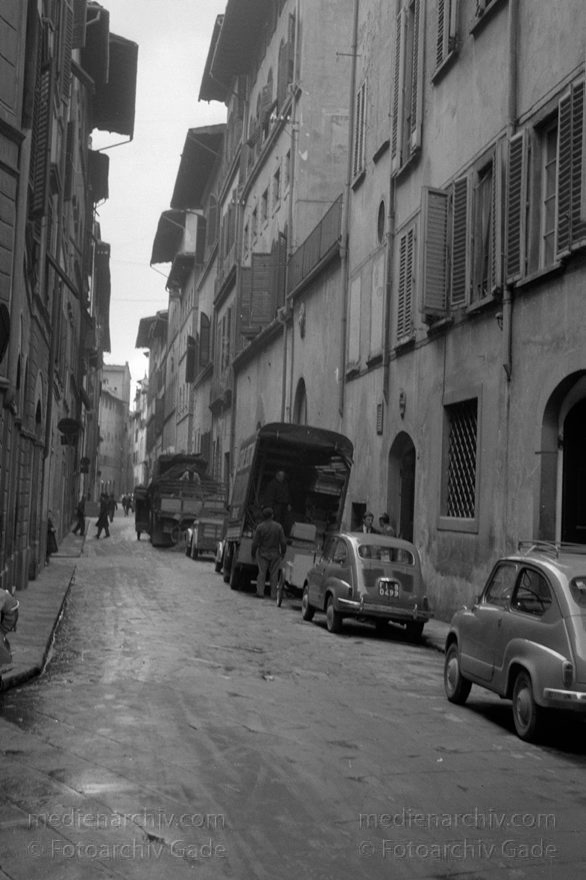 1950er. Italien. Toskana. Florenz
1950er. Italien. Toskana. Florenz. Italia. Toscana. Firenze. Italy. Tuscany. Florence
Schlüsselwörter: 1950er;Firenze;Florence;Florenz;Italia;Italien;Italy;Toscana;Toskana;Tuscany