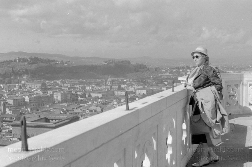1950er. Italien. Toskana. Florenz
1950er. Italien. Toskana. Florenz. Italia. Toscana. Firenze. Italy. Tuscany. Florence
Schlüsselwörter: 1950er;Firenze;Florence;Florenz;Italia;Italien;Italy;Toscana;Toskana;Tuscany