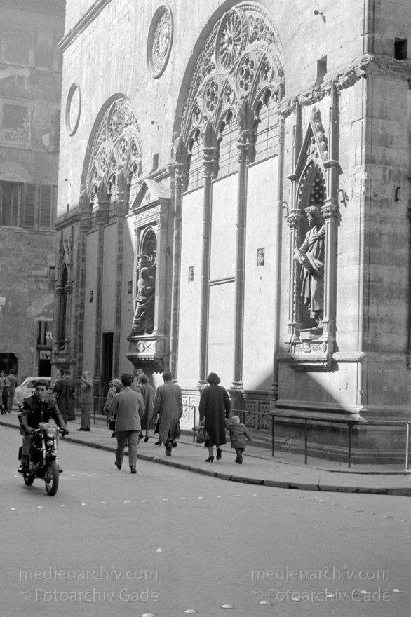 1950er. Italien. Toskana. Florenz
1950er. Italien. Toskana. Florenz. Italia. Toscana. Firenze. Italy. Tuscany. Florence
Schlüsselwörter: 1950er;Firenze;Florence;Florenz;Italia;Italien;Italy;Toscana;Toskana;Tuscany
