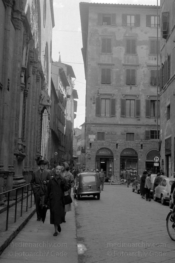 1950er. Italien. Toskana. Florenz
1950er. Italien. Toskana. Florenz. Italia. Toscana. Firenze. Italy. Tuscany. Florence
Schlüsselwörter: 1950er;Firenze;Florence;Florenz;Italia;Italien;Italy;Toscana;Toskana;Tuscany