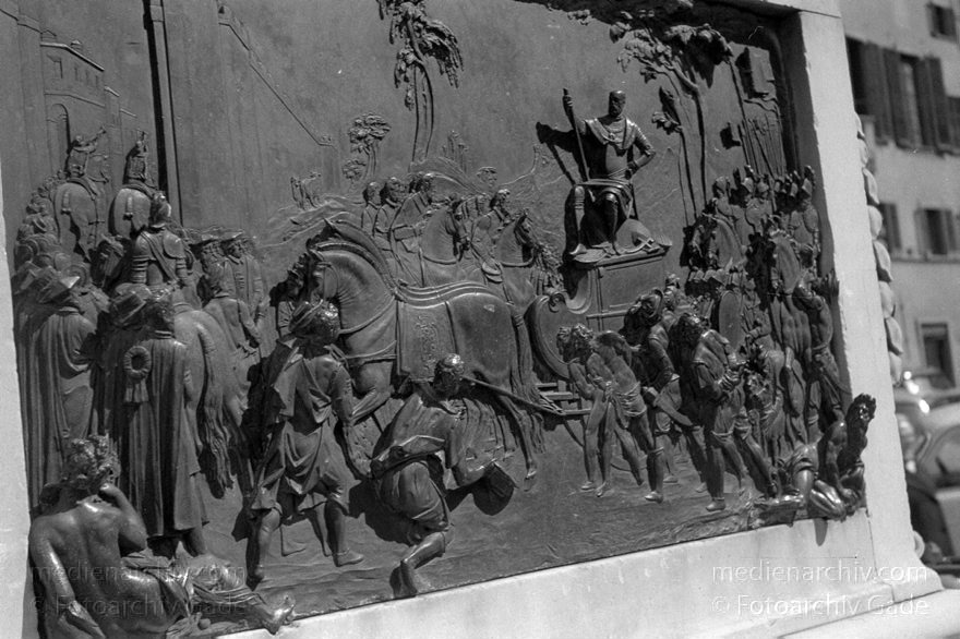 1950er. Italien. Toskana. Florenz
1950er. Italien. Toskana. Florenz. Italia. Toscana. Firenze. Italy. Tuscany. Florence
Schlüsselwörter: 1950er;Firenze;Florence;Florenz;Italia;Italien;Italy;Toscana;Toskana;Tuscany