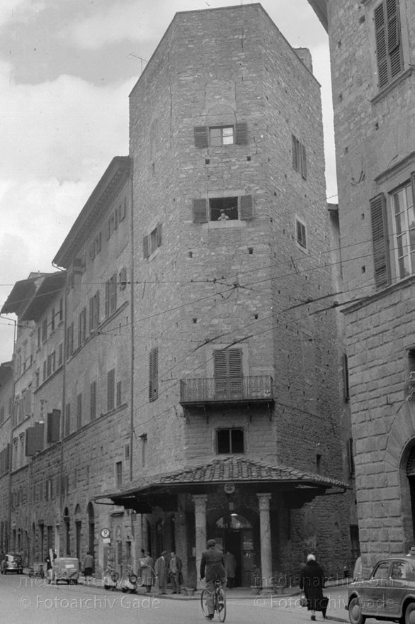 1950er. Italien. Toskana. Florenz
1950er. Italien. Toskana. Florenz. Italia. Toscana. Firenze. Italy. Tuscany. Florence
Schlüsselwörter: 1950er;Firenze;Florence;Florenz;Italia;Italien;Italy;Toscana;Toskana;Tuscany
