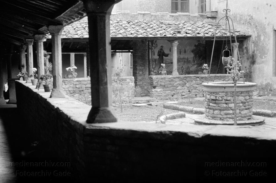 1950er. Italien. Toskana. Florenz
1950er. Italien. Toskana. Florenz. Italia. Toscana. Firenze. Italy. Tuscany. Florence
Schlüsselwörter: 1950er;Firenze;Florence;Florenz;Italia;Italien;Italy;Toscana;Toskana;Tuscany