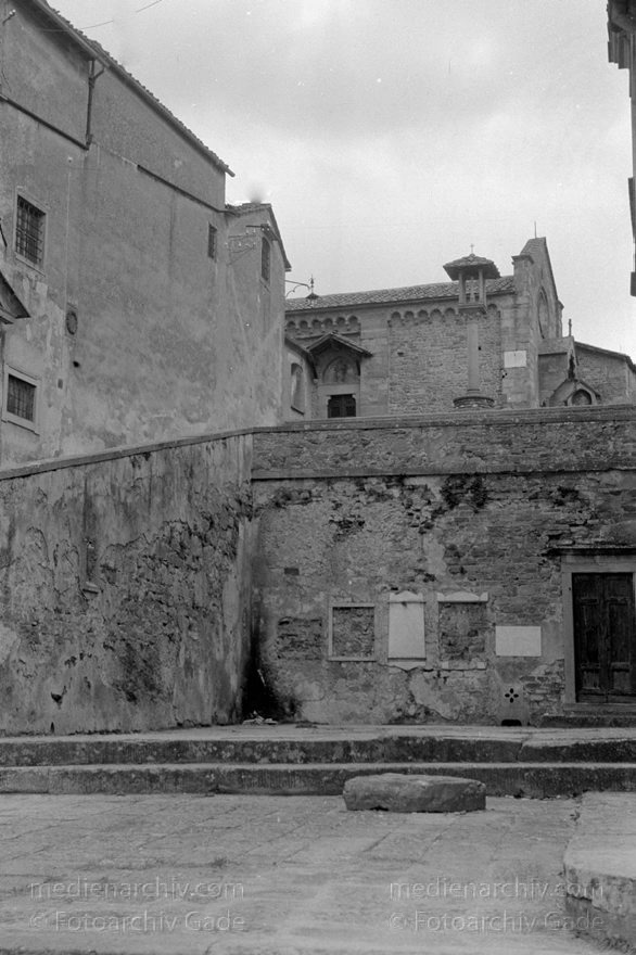 1950er. Italien. Toskana. Florenz
1950er. Italien. Toskana. Florenz. Italia. Toscana. Firenze. Italy. Tuscany. Florence
Schlüsselwörter: 1950er;Firenze;Florence;Florenz;Italia;Italien;Italy;Toscana;Toskana;Tuscany