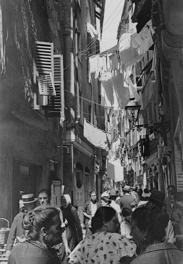1931. Italien. Ligurien
1931. Italien. Ligurien. Gasse
Schlüsselwörter: 1931;Italia;Italien;Italy;Ligurien