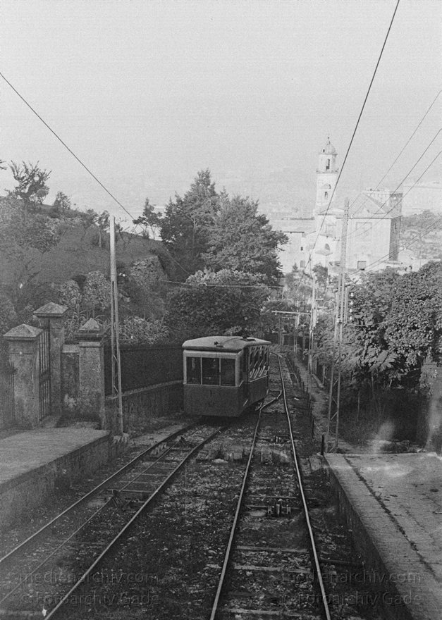 1931. Italien. Ligurien. Genua.
1931. Italien. Ligurien. Genua. funicolare Bergbahn - Italy. Liguria. Genoa - Italia. Liguria. Genova
Schlüsselwörter: 1930;1931;Bergbahn;Genoa;Genova;Genua;Italia;Italien;Italy;Liguria;Ligurien