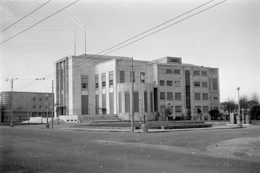 1950er. Italien. Provinz: Görz Region: Friaul-Julisch Venetien. Grado.
1950er. Italien. Provinz: Görz Region: Friaul-Julisch Venetien. Grado.
Schlüsselwörter: 1950er;Friaul-Julisch Venetien;Friuli-Venezia Giulia;Gorizia;Grado;Görz;Italia;Italien;Italy