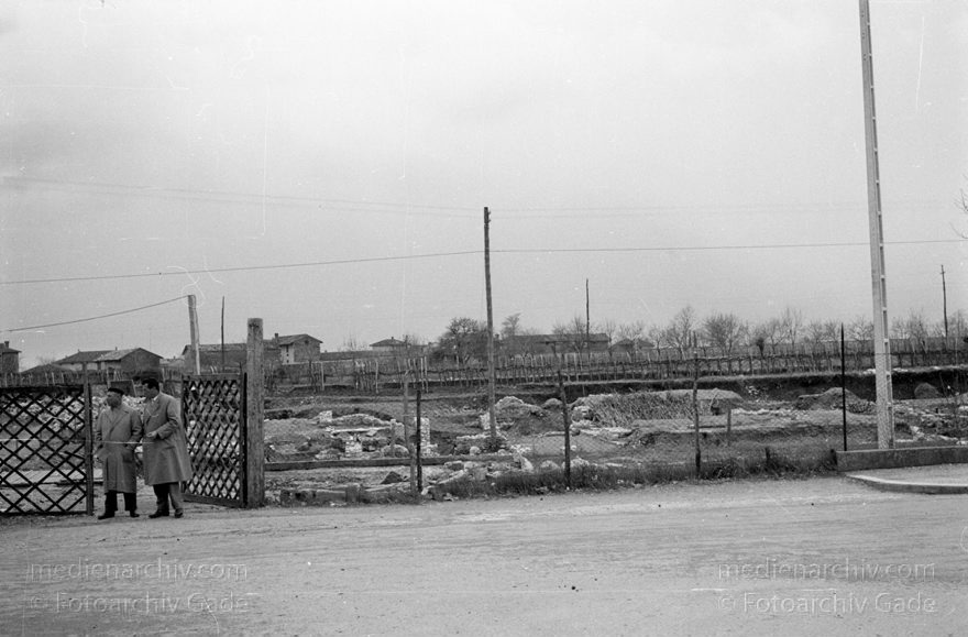 1950er. Italien. Provinz: Görz Region: Friaul-Julisch Venetien. Grado.
1950er. Italien. Provinz: Görz Region: Friaul-Julisch Venetien. Grado.
Schlüsselwörter: 1950er;Friaul-Julisch Venetien;Friuli-Venezia Giulia;Gorizia;Grado;Görz;Italia;Italien;Italy